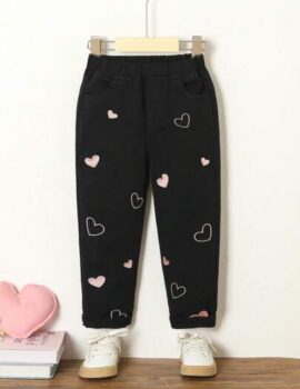 A28592 – Pantalon Negro Estampado Con Corazones Rosados – 6A